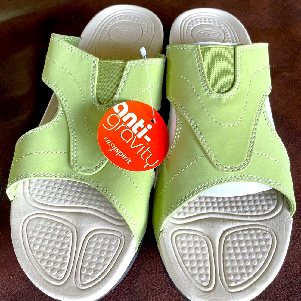 Easy Spirit Flip Flops, Sandals, size 9, Lime Green, NWT